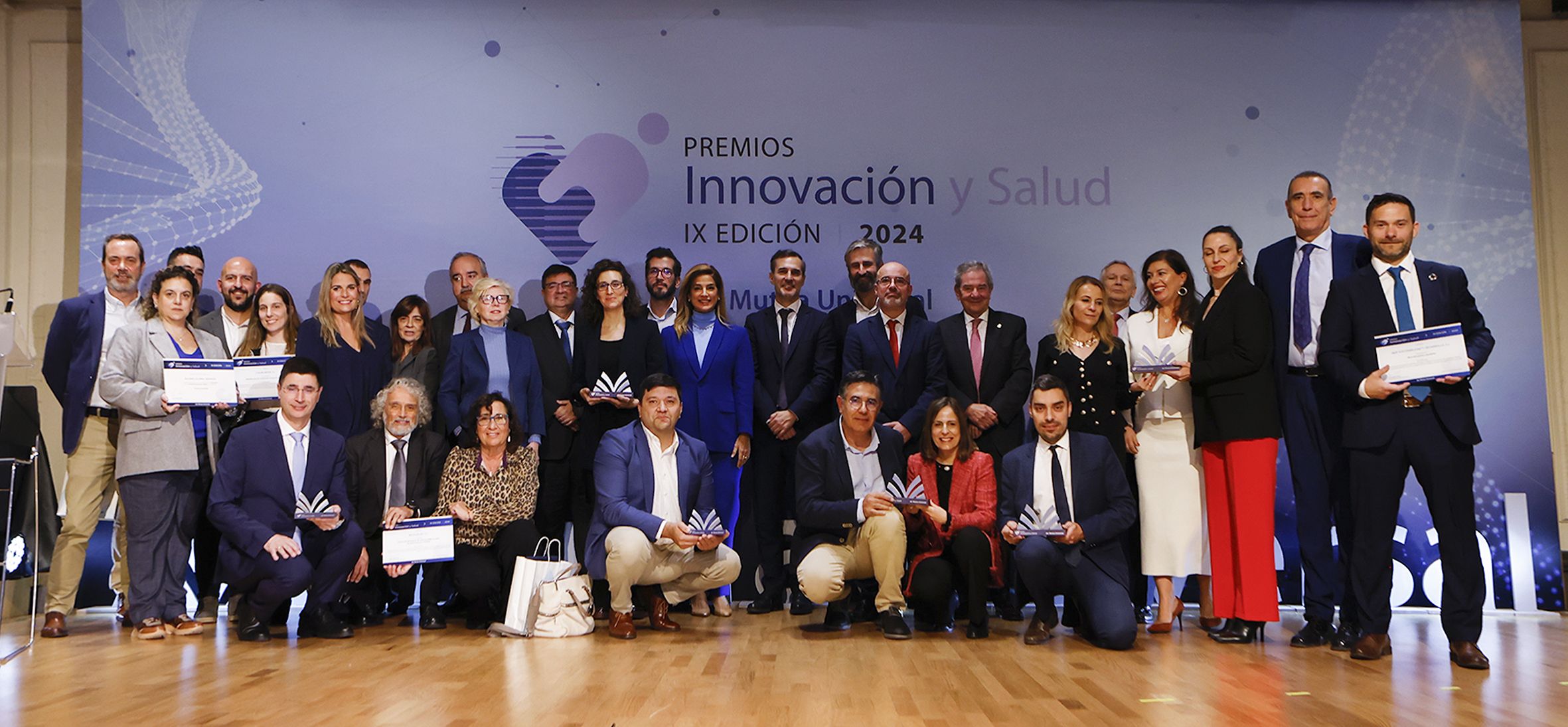 Mutua Universal distingue a empresas comprometidas con la promoción de la salud a través de la innovación 1 Foto familia premiados