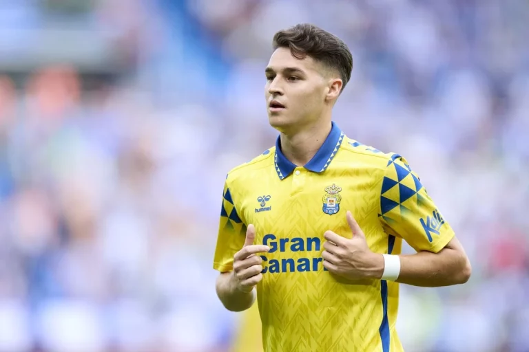 El Sevilla FC quiere discutir el fichaje de Mika Mármol al Betis
