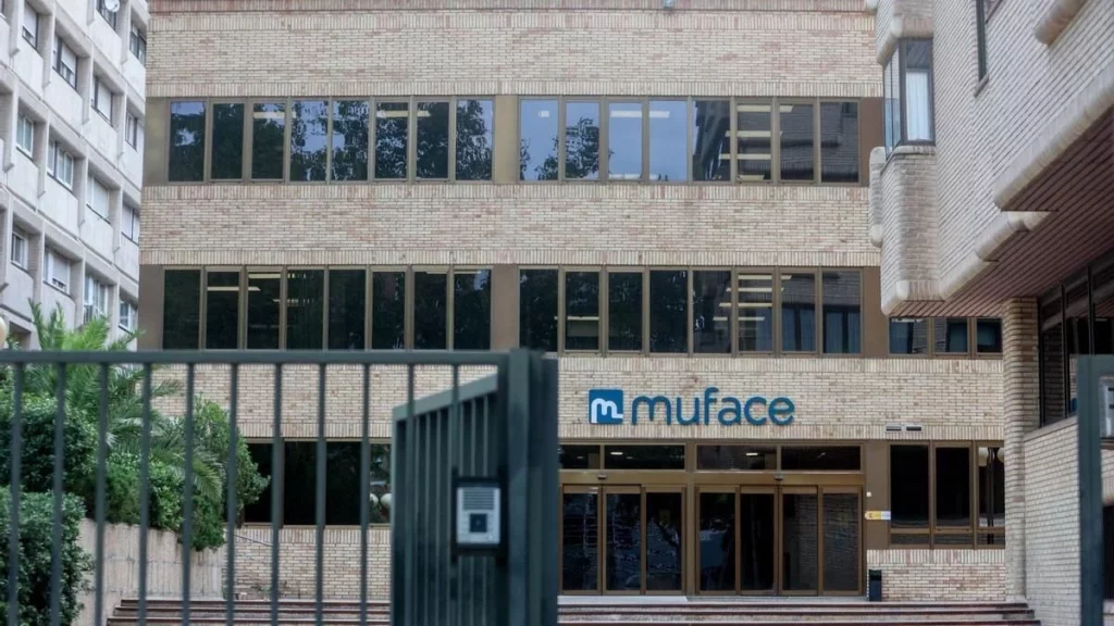Incertidumbre Para Los 8.000 Funcionarios De Muface En El Extranjero Tras La Cancelación De Su Seguro Sanitario 2 Países En Los Que Los Funcionarios De Muface Están Más Expuestos Tras La Cancelación De Su Seguro: ¿Qué Riesgos Enfrentan?