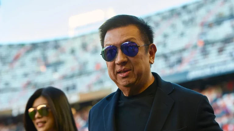 Peter Lim aprovecha un efecto dominó en el Valencia CF para ganar un pastizal