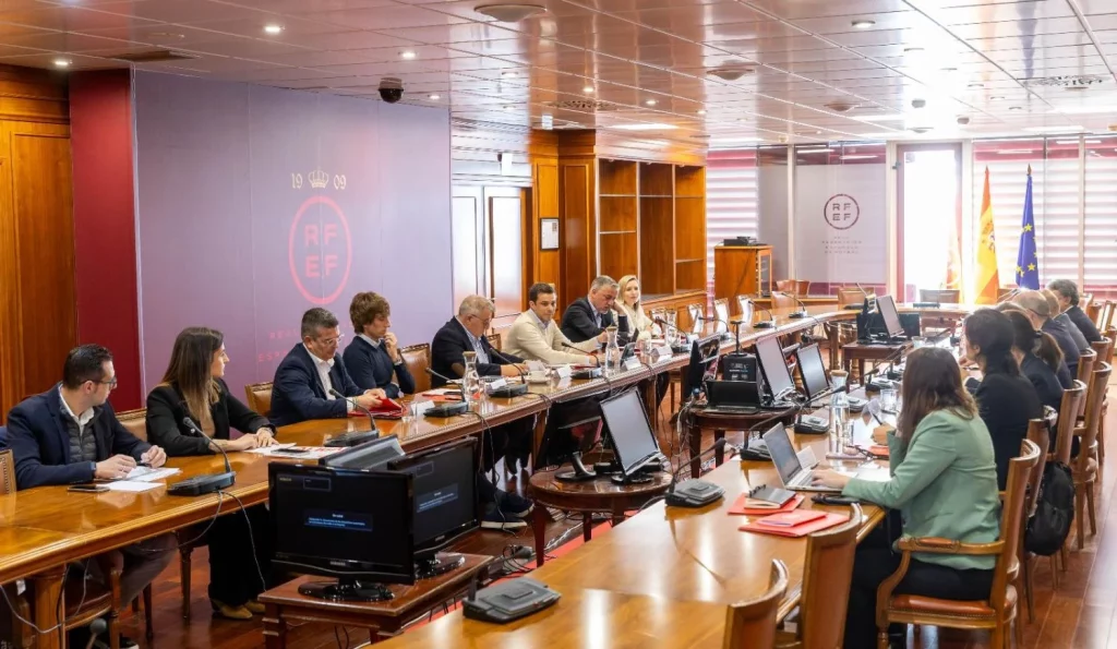 El Comité De Crisis Del Fútbol Español Se Reúne En Rfef Para Abordar La Reconstrucción Y Ayudas A Este Deporte A Las Áreas Afectadas Por La Dana 1 Comité De Crisis Del Fútbol