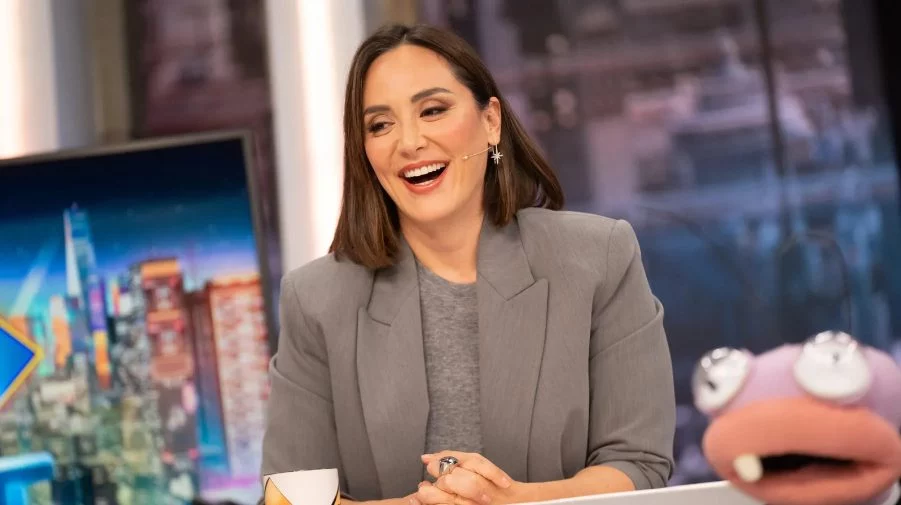 Tamara Falcó pone de moda un look con ropa de Zara y botas de Martinelli con el que fue a 'El Hormiguero'