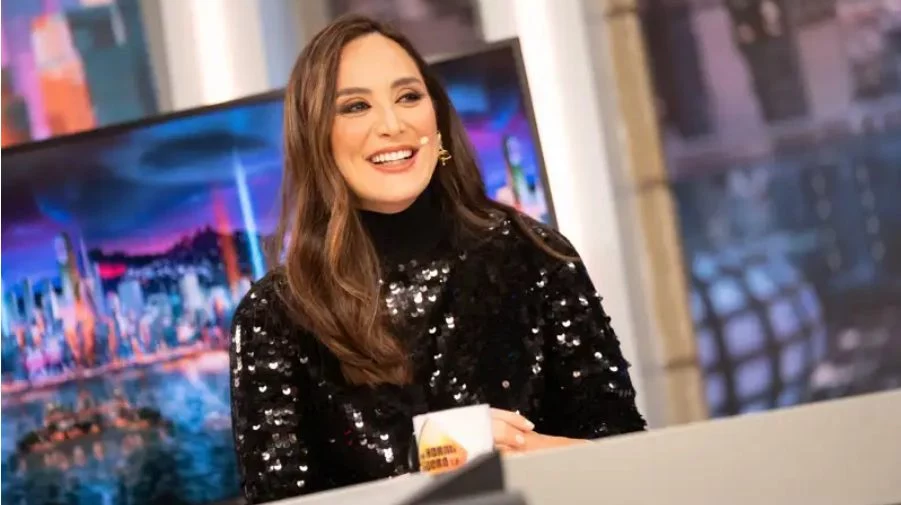 Tamara Falcó pone de moda un look con ropa de Zara y botas de Martinelli con el que fue a 'El Hormiguero'