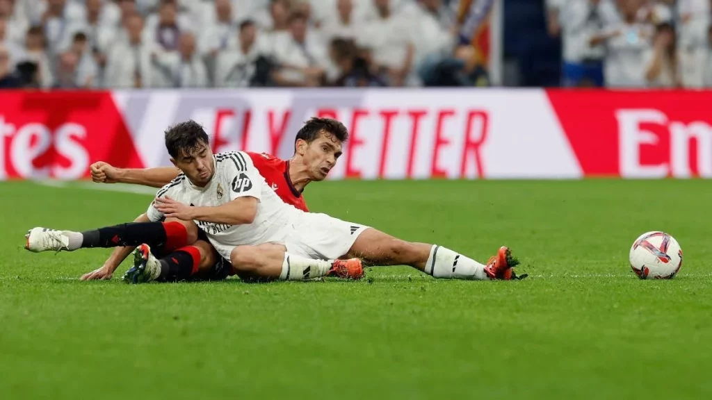 Asencio Sigue Los Pasos De Vinicius En El Real Madrid: Fuera De Sí 31 Una Noche De Ensueno Para Raul Asencio