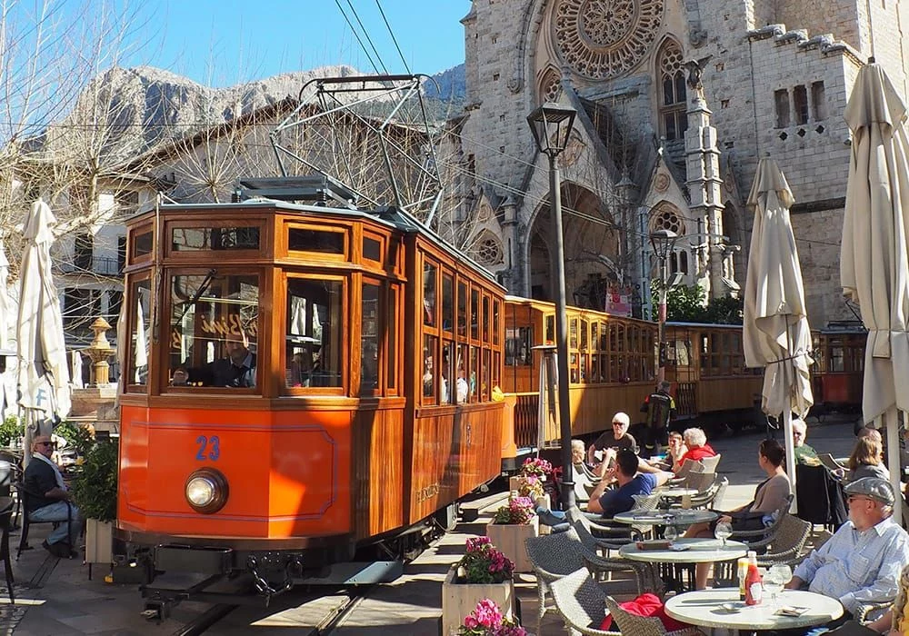 Viaja En El Tren De Sóller: Tranvía Hasta El Puerto De Sóller