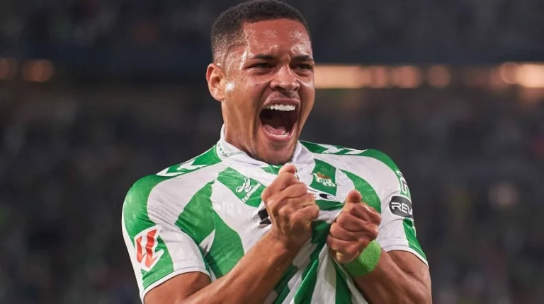 Vitor Roque pone contra las cuerdas a Pellegrini en el Betis