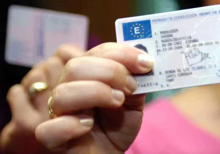 Cambio histórico en la DGT: si cumples este mínimo requisito puedes renovar el carnet de forma gratuita
