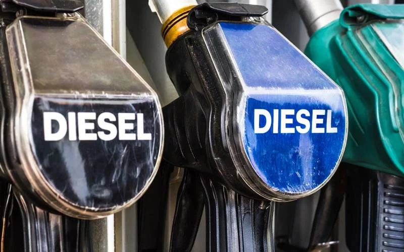 París marca el camino: prohibiciones que anticipan el futuro del combustible