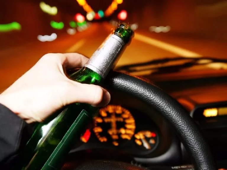 La DGT reduce el límite de la tasa de alcoholemia: ¿Cuántas cervezas puedes tomar sin dar positivo?