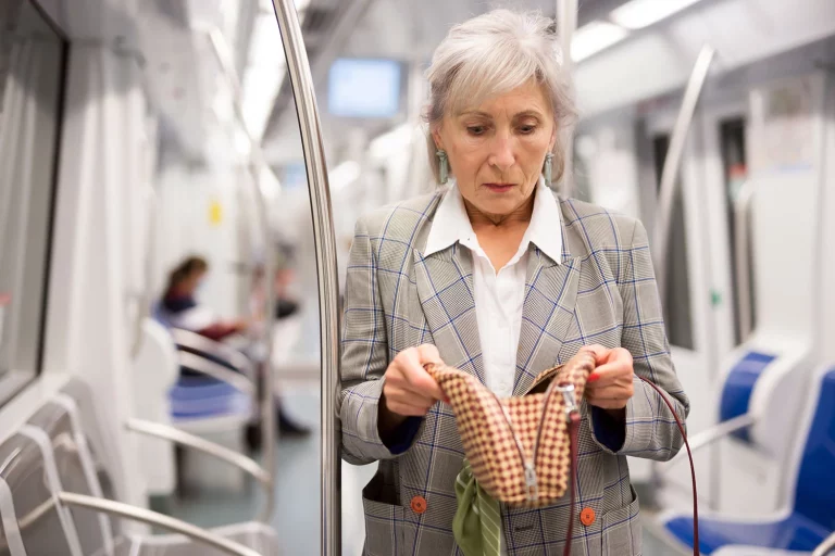 La Guardia Civil alerta de lo que está pasando en el metro y el autobús con las mochilas