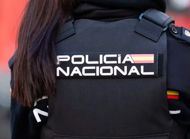 La Policía Nacional amenaza con presentarse en tu casa si pirateas o usas IPTV