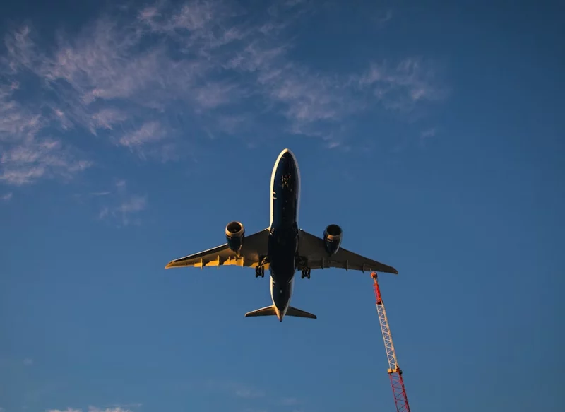 CÓMO VIAJAR DE FORMA MÁS SEGURA EN AVIÓN