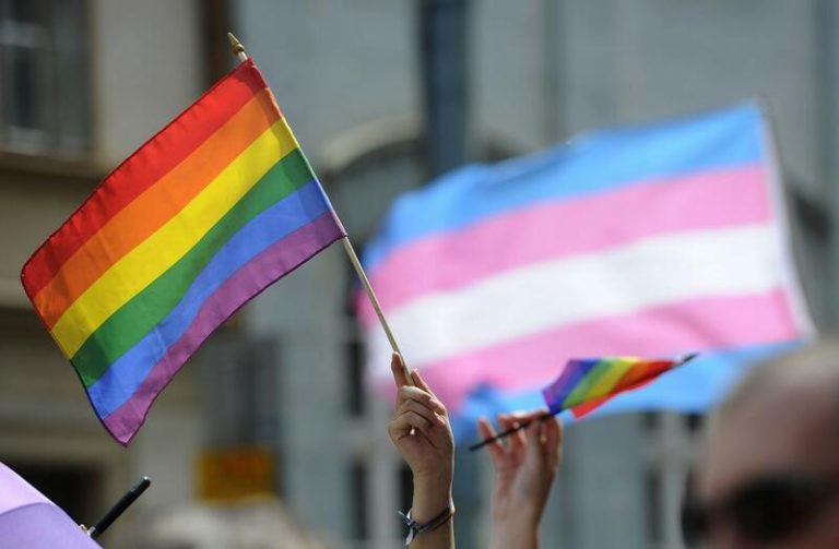 El Tribunal Supremo avala colocar la bandera LGBTI en edificios públicos el día del Orgullo