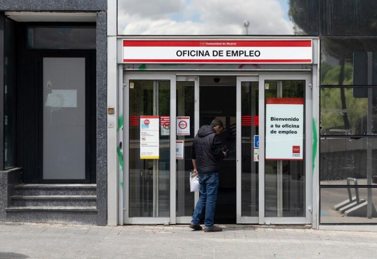 La cifra de paro cae en 16.036 personas en noviembre gracias al sector servicios