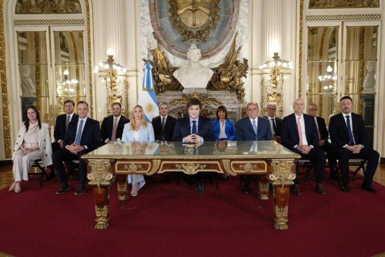 «Pueden subirse al tren o ser arrollados»: Milei asegura que la recesión de Argentina ha terminado