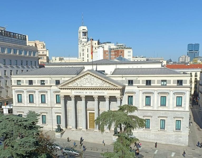 La confianza de los españoles en la democracia en España, más baja que la media europea