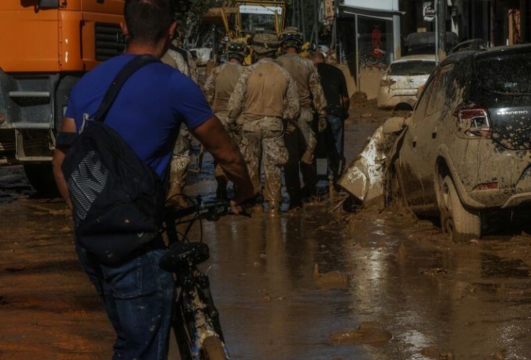 Cáritas señala la «falta de reacción inmediata» del Ejército ante la DANA de Valencia