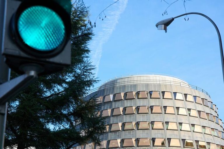 El TC ampara al gestor de VTC Auro y anula la sentencia que le impedía romper su acuerdo de exclusividad con Cabify