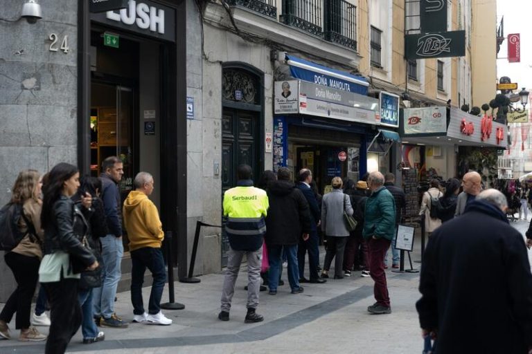 La ansiedad anticipatoria y las supersticiones llevan a comprar décimos de lotería de forma compulsiva, según psicólogos