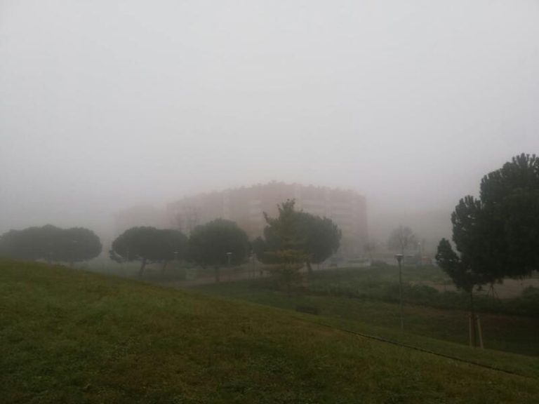 A pesar del tiempo anticiclónico en la Península, 15 CCAA en alerta por mínimas, niebla, nieve y viento