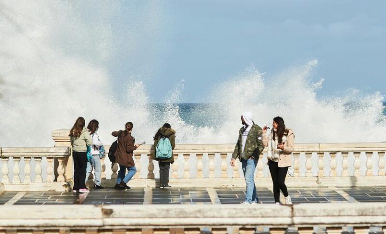 Avisos de viento, olas y nieve en una decena de provincias del noroeste del país para Nochebuena