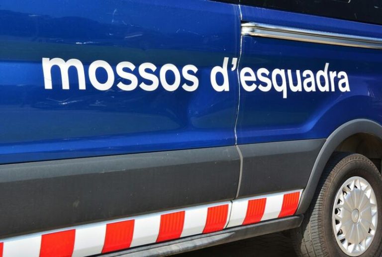 Detenida una portera de hockey por grabar a sus compañeras en la ducha en Girona