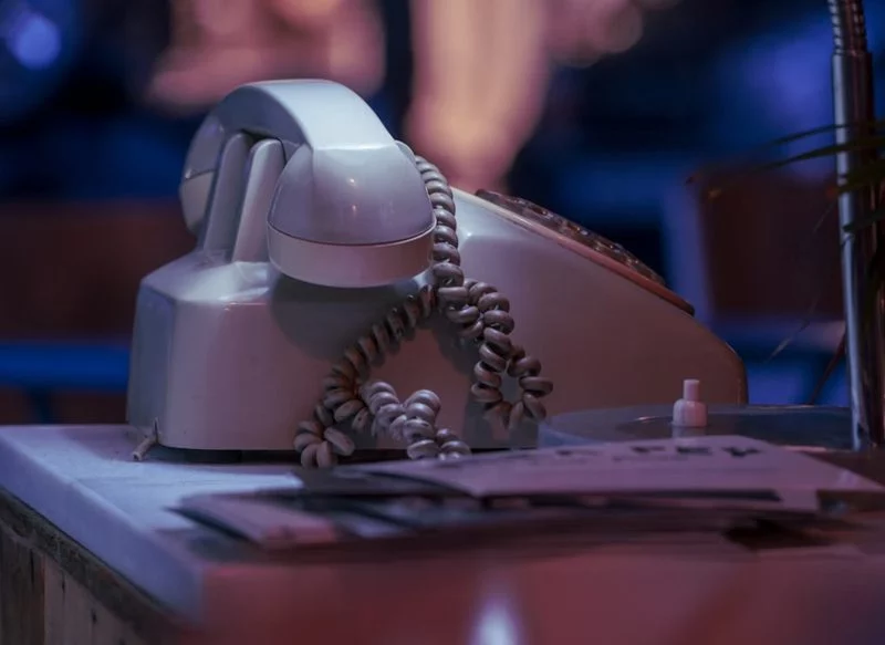El Teléfono Fijo Es Un Peligro Para Las Personas Mayores