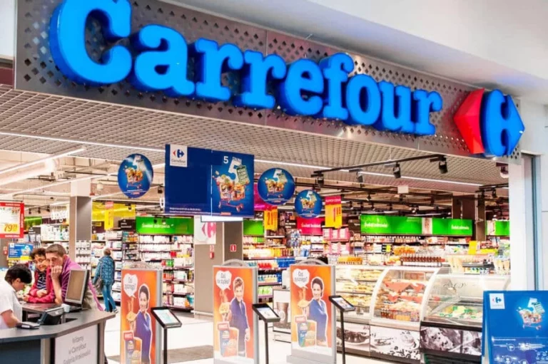 Colas infinitas en Carrefour por su nuevo roscón de Reyes con nata y sin aceite de palma