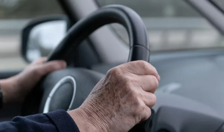¿A qué edad se debe dejar de conducir? La DGT responde con un revelador estudio