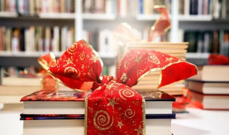 Descubre los tres libros que puedes regalar en Navidad y Reyes: de Juan Gómez-Jurado a Dickens