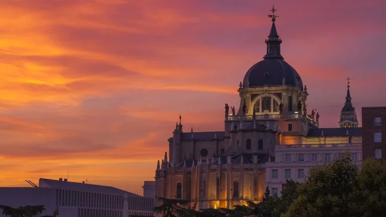 El Mirador de la Cornisa, el Templo de Debod y las mejores puestas de sol y atardeceres de Madrid