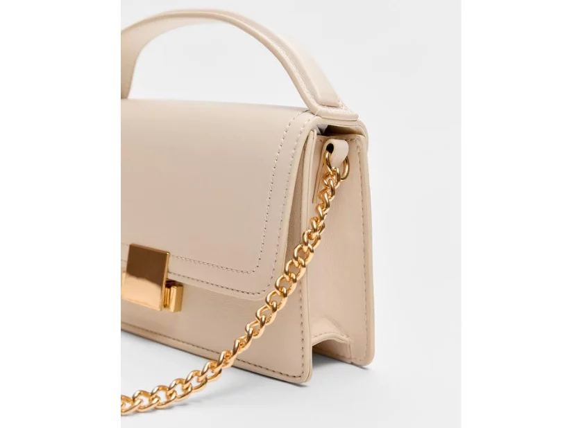 El mejor bolso de Stradivarius cuesta 13 euros y está en cinco colores diferentes