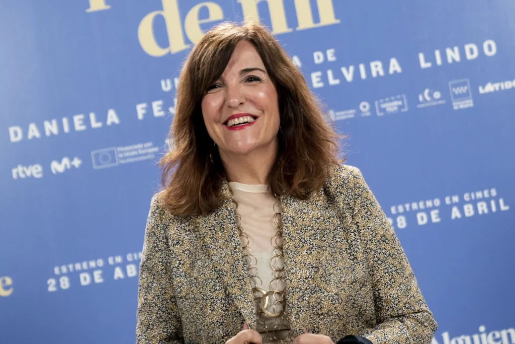 Europapress 5130387 Escritora Elvira Lindo Sesion Prensa Pelicula Alguien Cuide Cines Paz 19