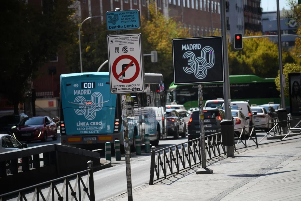 Madrid Da Un Año De Clemencia A Los Vehículos Sin Etiqueta Empadronados En La Zbe 1 Europapress 6217865 Cartel Indica Zona Bajas Emisiones 360 Distrito Centro 17 Septiembre 2024 3