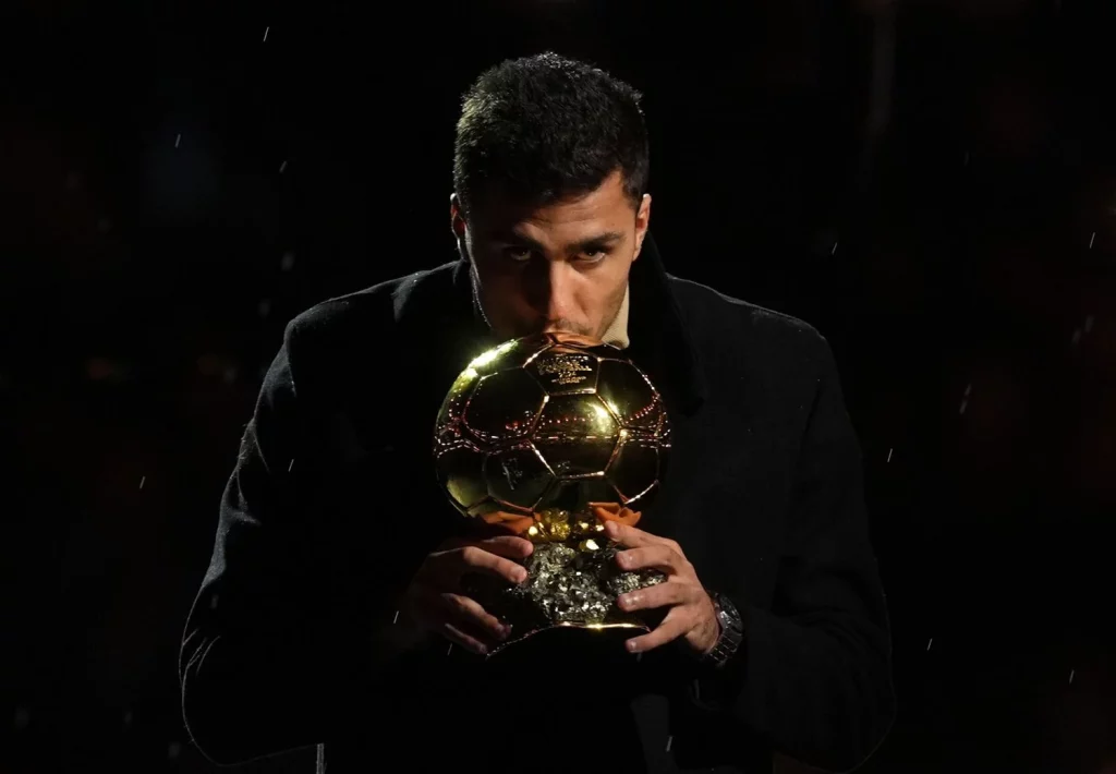 Las 25 Personas Más Influyentes En España En El Área Del Deporte 5 Europapress 6362286 23 November 2024 United Kingdom Manchester Manchester Citys Rodri Poses