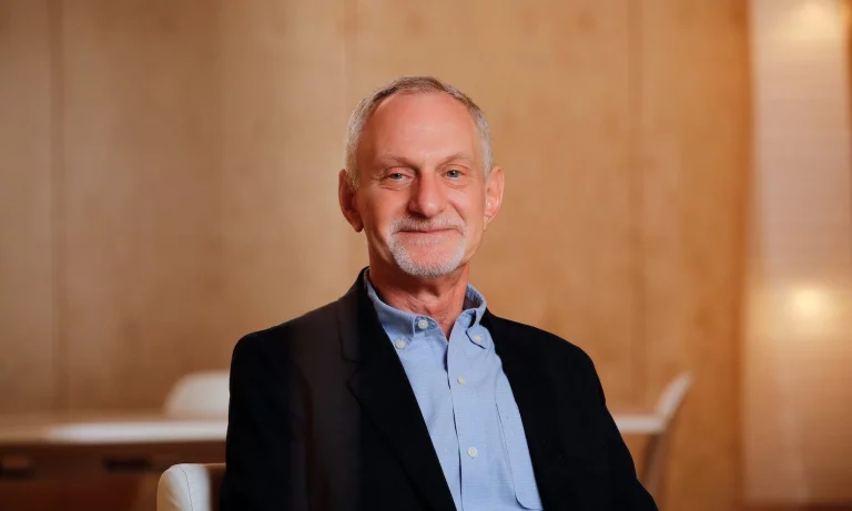 Experto de Harvard revela el secreto de la felicidad: no está en el dinero