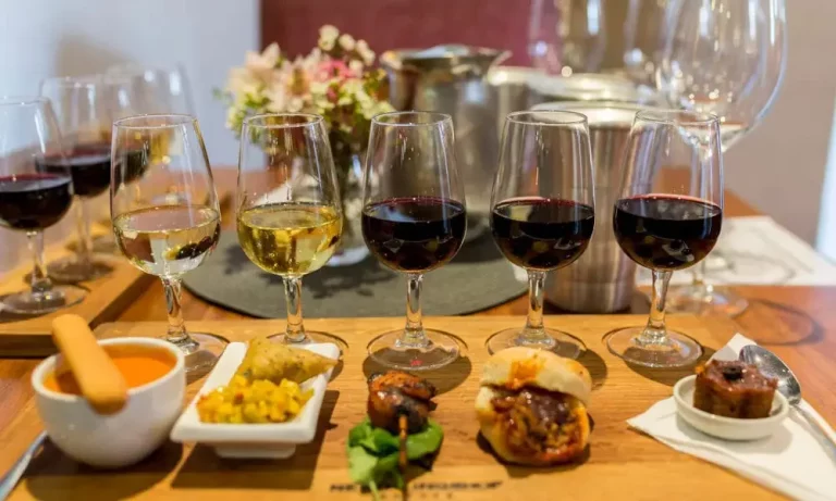 Guía para elegir el vino perfecto para acompañar tu cena de Nochebuena