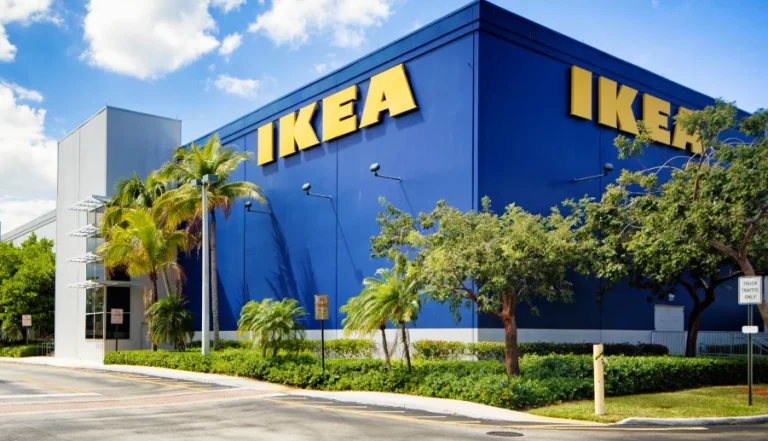IKEA «taladra» a Leroy Merlin con una solución sin agujeros para colgar lo que quieras en la pared