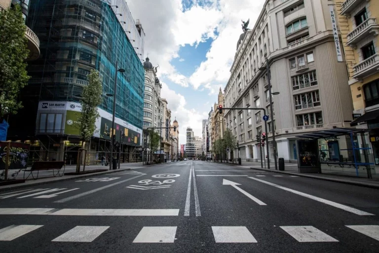 La lección de Ayuso a Sánchez a la hora de construir vivienda social