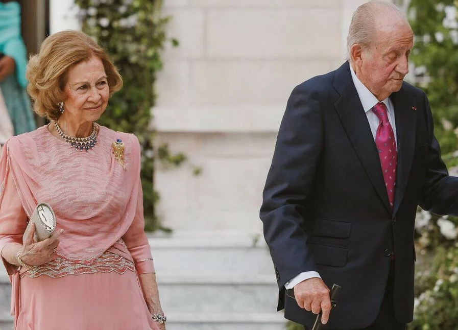 Rey Emérito Y Reina Madre