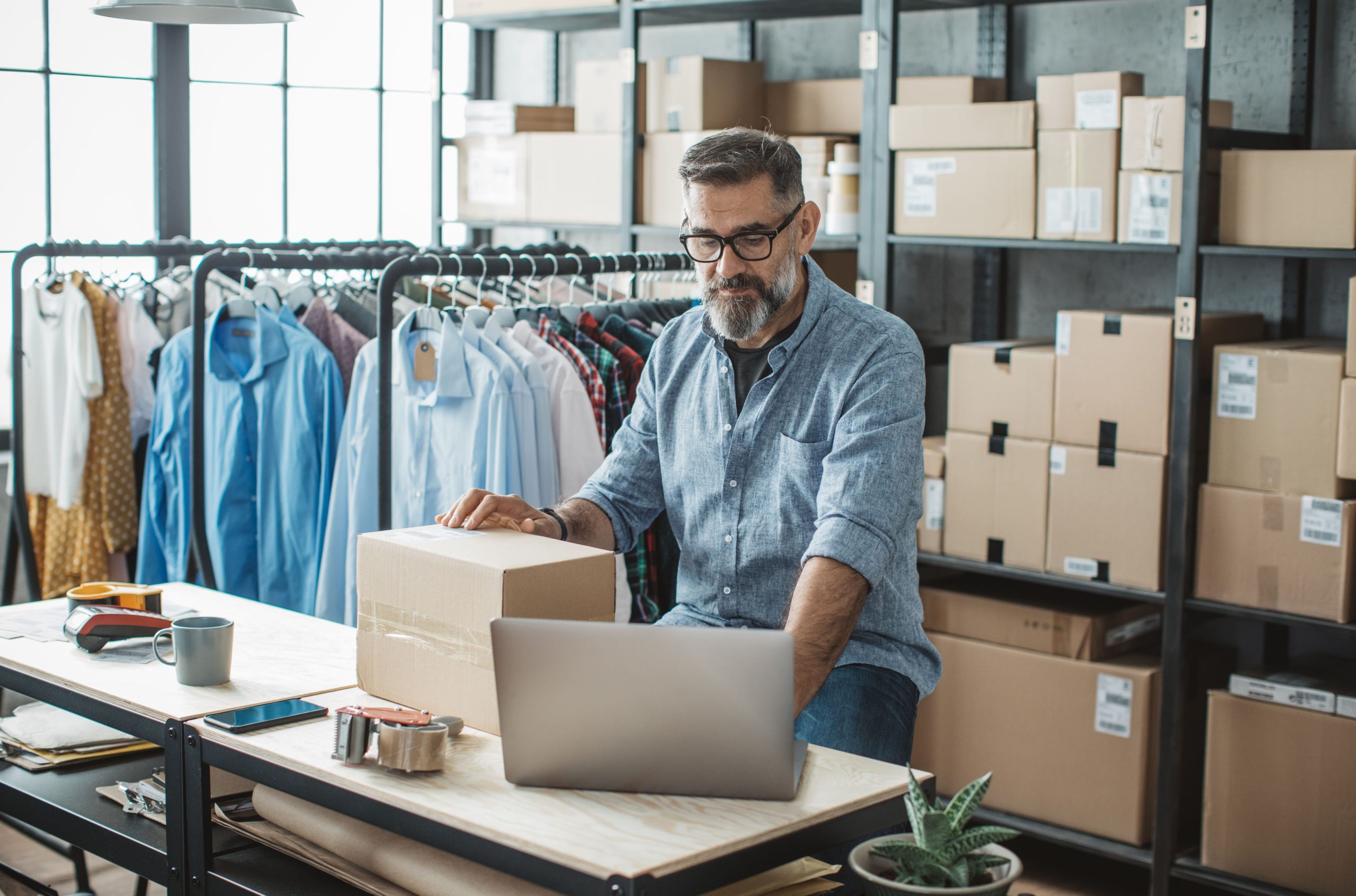 Mail Boxes Etc. transforma la logística navideña para los eCommerce: soluciones rápidas y personalizadas 1 MBE transforma la logstica navidea para los ecommerce 1 scaled