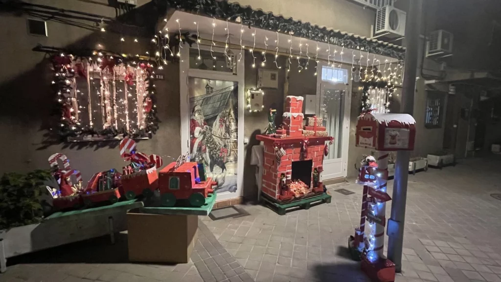 Orcasitas: Un Ejemplo De Navidad Con Corazón En Madrid