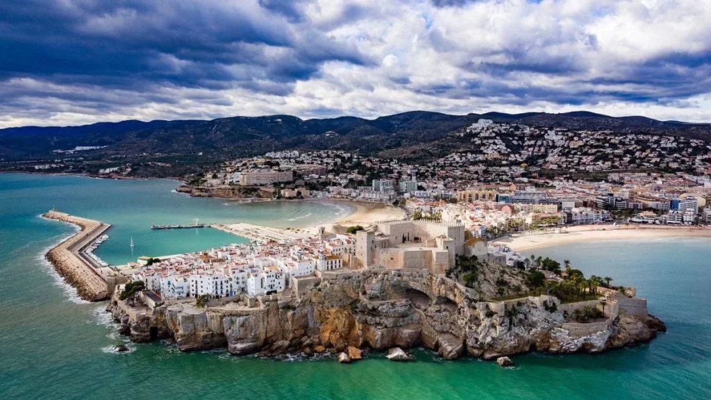 ¿Qué Convierte A Peñíscola En Un Destino Familiar De Referencia?
