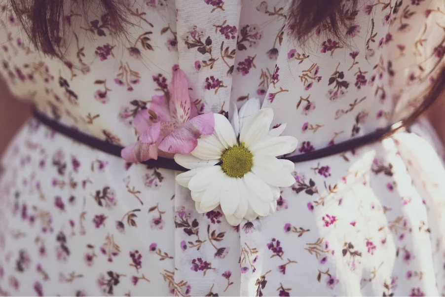 Son únicos estos vestidos estampados de Stradivarius y Zara para estrenar 2025 a lo grande