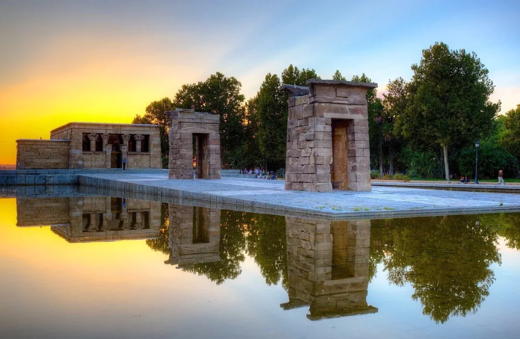 Templo De Debod: Un Atardecer Lleno De Historia