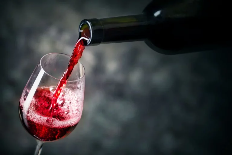 Un experto desvela la cantidad de vino tinto que es recomendable tomar al día para cuidar la salud