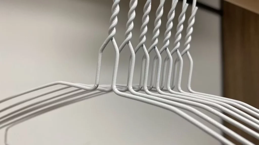 Utilizar Una Percha De Alambre: Creatividad Al Rescate