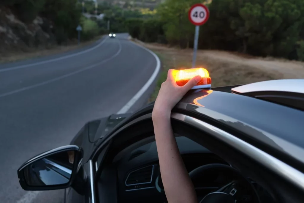 Las Luces V-16: ¿Qué Son Y Por Qué Son Obligatorias?