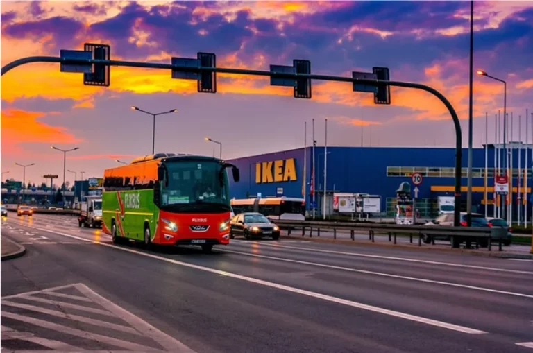 Vuelve a IKEA la aclamada estantería vintage que le da el toque definitivo a salones, habitaciones y estudios