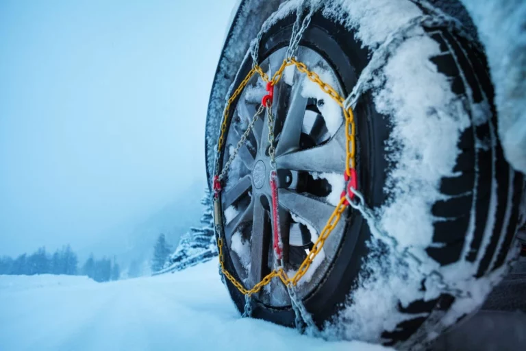 Cerrados por nieve cuatro puertos de Burgos y uso obligatorio de cadenas también en León